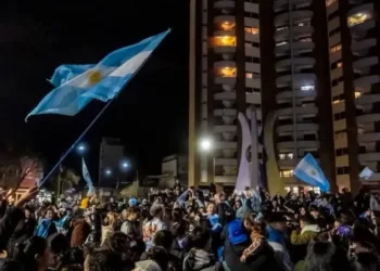 Gratitud con la Selección Argentina en un reconocimiento en la Fuente del Milenio