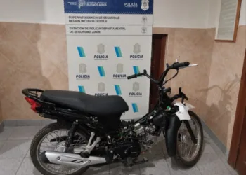 Detienen a un delivery que comercializa droga en una motocicleta con pedido de secuestro
