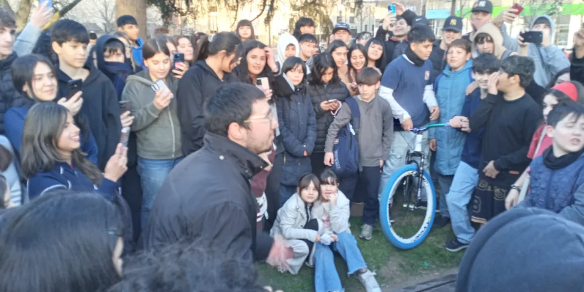 Jóvenes se reunieron en Junín para “farmear aura”