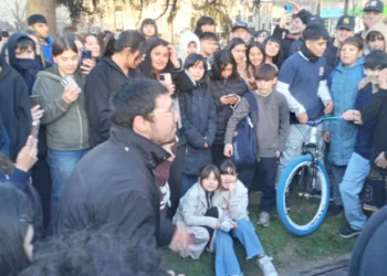 Jóvenes se reunieron en Junín para “farmear aura”