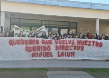 Manifestación de apoyo al Director de La Escuela Técnica 2