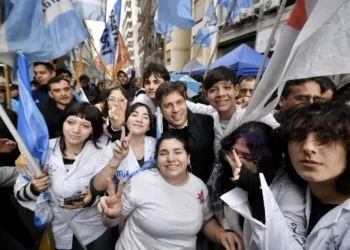 Kicillof buscó capitalizar en la Plaza la derrota de Milei: «Se logró que el gobierno desestime la locura»
