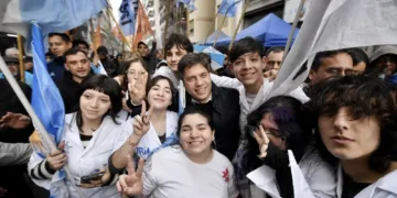 Kicillof buscó capitalizar en la Plaza la derrota de Milei: «Se logró que el gobierno desestime la locura»