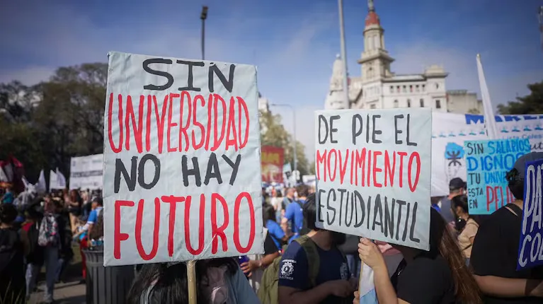Los docentes universitarios profundizan el plan de lucha contra el ajuste del Gobierno