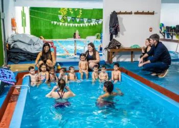 Alumnos de sala de 2 ya disfrutan de clases de natación