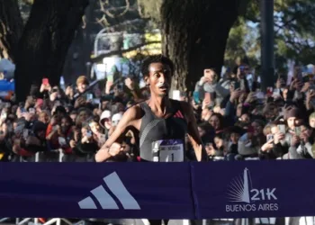 Yomif Kejelcha hizo historia en Buenos Aires: nuevo récord mundial en la media maratón