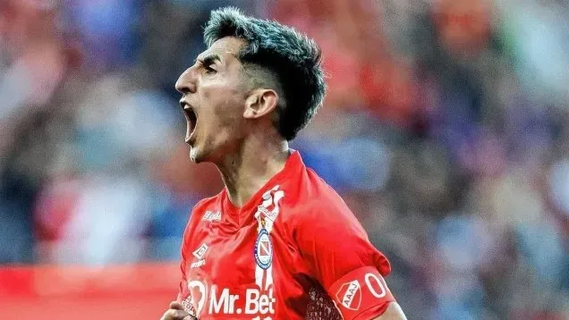 Argentinos remontó ante Aldosivi y es más puntero que nunca de la Zona B