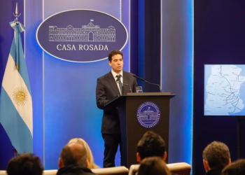 Ravier confirmó que Oria suplantó a Caputo al frente de la comunicación
