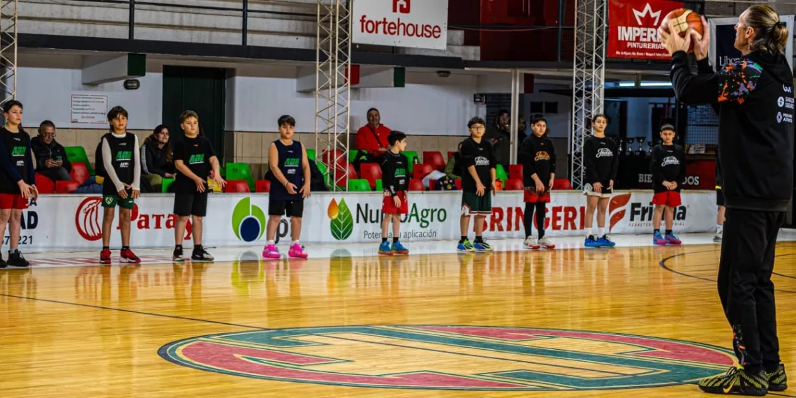 Capacitación juvenil con la presencia de Herrmann