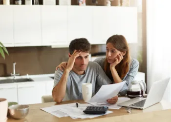 Ahorros o deudas: advierten que el 47,7% de los hogares argentinos no llega a fin de mes