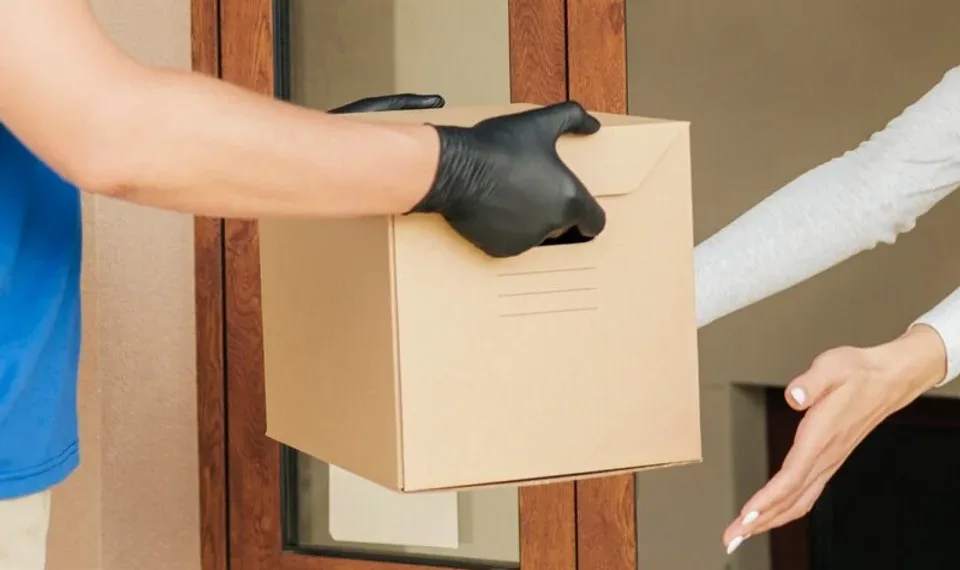 Las compras al exterior por courier cayeron en julio a nivel mensual, pero subieron 15,5% interanual