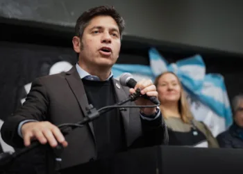 Kicillof: “Es en las aulas donde aprendemos la importancia de nuestra soberanía”