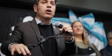 Kicillof: “Es en las aulas donde aprendemos la importancia de nuestra soberanía”