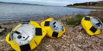 Bahía Blanca: las boyas que vencen a las cianobacterias en el dique Paso de las Piedras