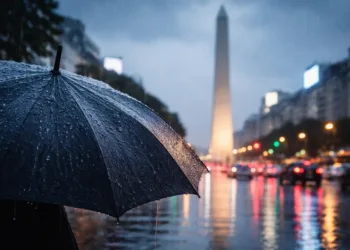 Cambió el pronóstico de lluvias en Buenos Aires: doble alerta en el AMBA por tormentas y vientos fuertes