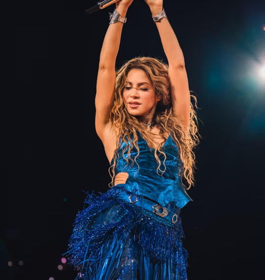 Shakira celebra los 25 años de “Whenever, Wherever”