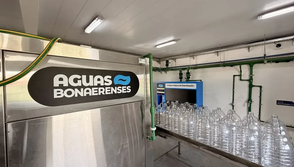 Modo ahorro: la Provincia ya tiene su primera planta embotelladora de agua