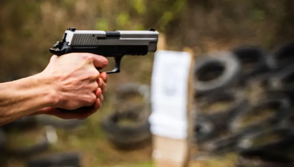 Armas: reglamentan nuevas condiciones para silenciadores, miras nocturnas y portación