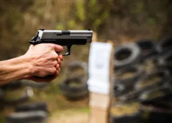 Armas: reglamentan nuevas condiciones para silenciadores, miras nocturnas y portación