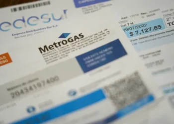 Los aumentos confirmados que llegan en septiembre: prepagas, transporte y colegios