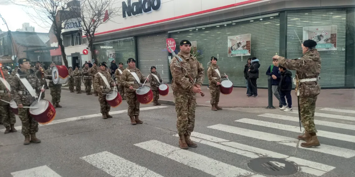 La banda militar del GA 10 «Curupaity» desfiló en el centro de Junín