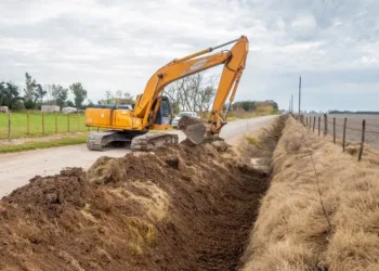 Intensifican los operativos de limpieza y desobstrucción de canales