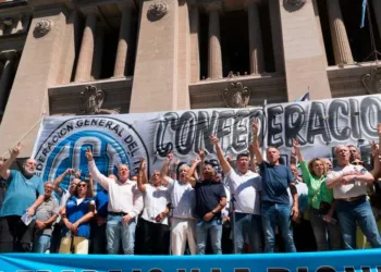 La CGT y otras entidades se movilizan a Economía para pedir por los endeudados