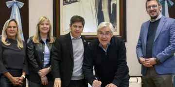Kicillof y Cuattromo firmaron convenios con municipios para la compra de bienes de capital