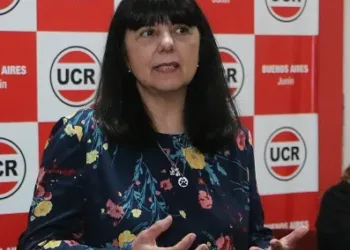 Esper hizo hincapié en «la necesidad de fortalecer» a la UCR