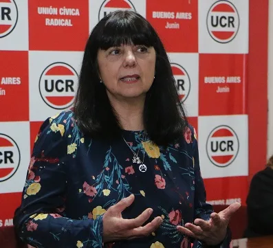 Esper hizo hincapié en «la necesidad de fortalecer» a la UCR