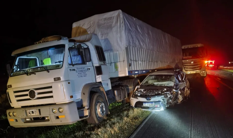 Choque frontal en Ruta 188: un muerto y diez heridos