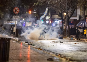 Violentos incidentes frente al Congreso: las imágenes que dejó la protesta contra la Ley de Propiedad Privada