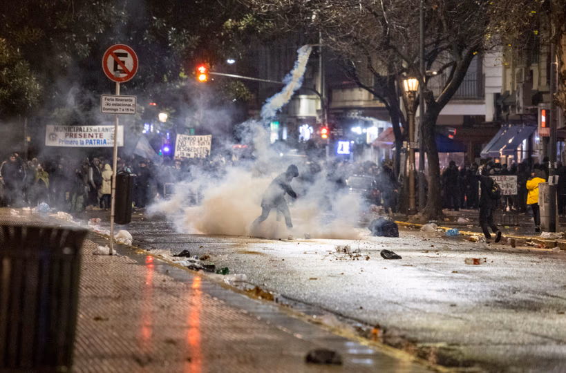 Violentos incidentes frente al Congreso: las imágenes que dejó la protesta contra la Ley de Propiedad Privada