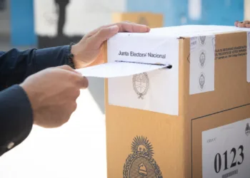 Buscan captar al 40% del electorado que no apoya ni a Milei ni al kirchnerismo