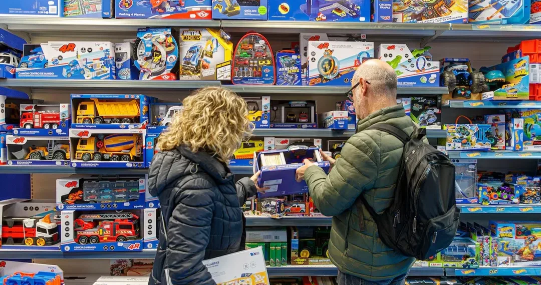 Entre el bolsillo y la pantalla: cómo compra el consumidor en este Día del Niño