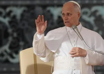 Más de 20 años antes de ser consagrado pontífice, el futuro León XIV visitó Argentina y celebró misa con Bergoglio