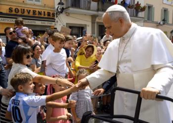 El Gobierno analiza declarar asueto o feriado por la visita del papa León XIV al país