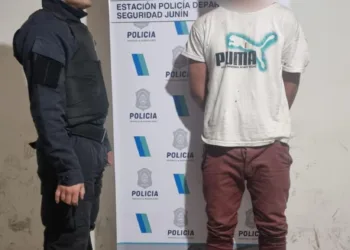 Un joven aprehendido por resistencia a la autoridad