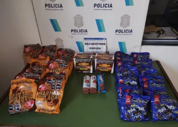 Dos jóvenes fueron aprehendidos: uno tenía pedido de captura activo