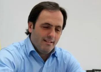 Confirman el procesamiento de un intendente por retener DNI el día de su reelección