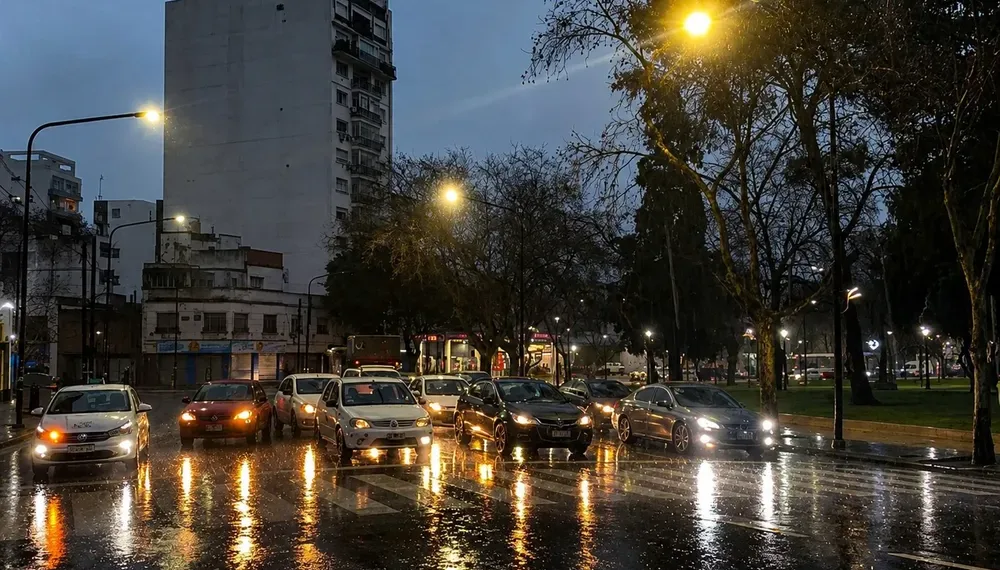 Media provincia bajo alerta naranja por lluvias, ráfagas de viento y posible granizo