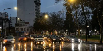 Media provincia bajo alerta naranja por lluvias, ráfagas de viento y posible granizo