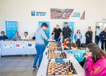 Copa Ciudad de Junín: el GM Diego Flores destacó la importancia de la Escuela de Ajedrez
