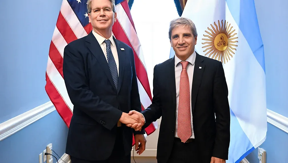 Caputo se reunió con Bessent, quien elogió el programa económico, y trabajaron en una agenda común