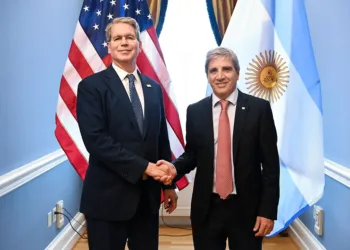 Caputo se reunió con Bessent, quien elogió el programa económico, y trabajaron en una agenda común