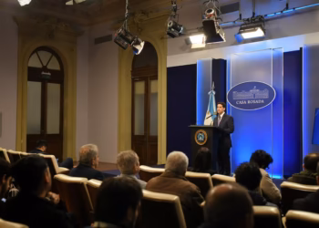 Ravier destacó el nuevo programa oficial de crédito hipotecario y aseguró que Argentina “está saliendo adelante”