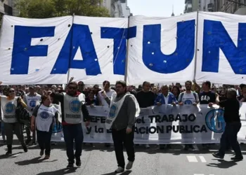 Docentes y no docentes pararon en universidades de todo el país