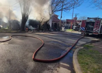 Incendio total de una vivienda en barrio Gregorio González